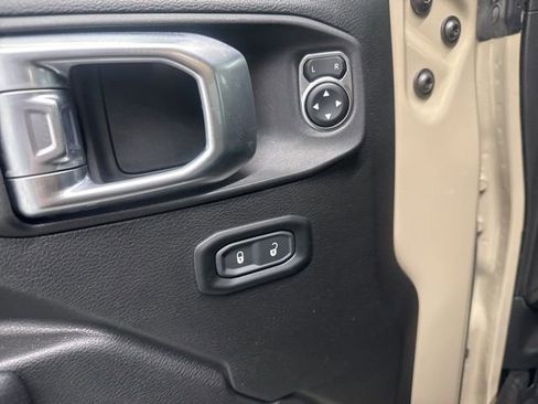 Used 2022 Jeep Wrangler Willys image 18