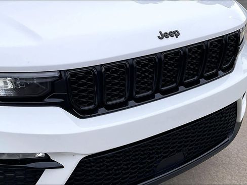 Used 2023 Jeep Grand Cherokee Limited w/ Black Appearance Package AWD/4WD image 29