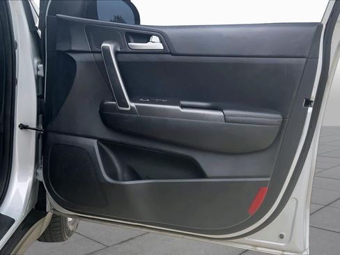 Used 2018 Kia Sportage LX FWD image 23