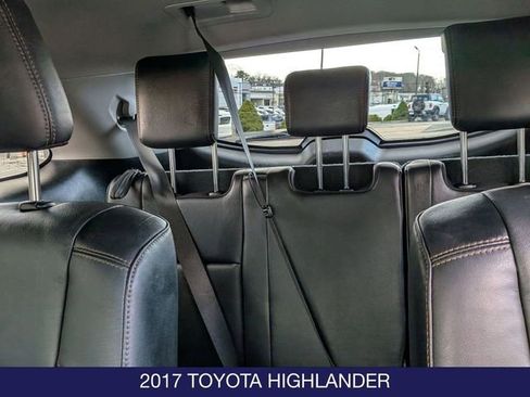 Used 2017 Toyota Highlander XLE AWD/4WD image 14