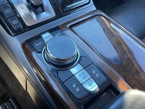 Used 2017 Genesis G90 3.3T Premium image 28