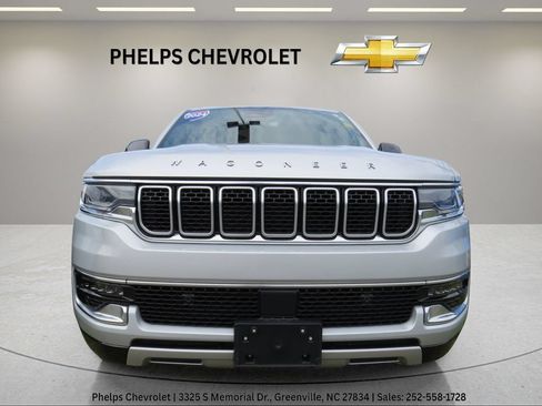 Used 2024 Jeep Wagoneer L Series II w/ Flexible Seating Group AWD/4WD image 10