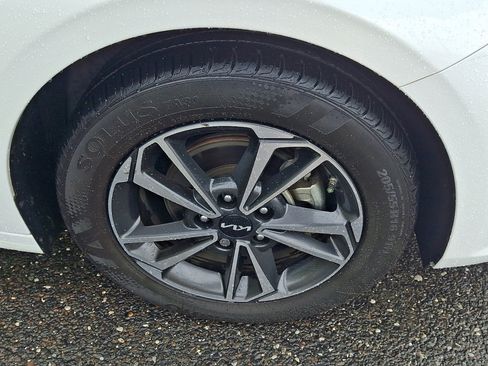 Used 2023 Kia Forte LXS w/ LXS Technology Package FWD image 15