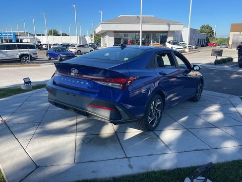 Used 2025 Hyundai Elantra Sport FWD image 5