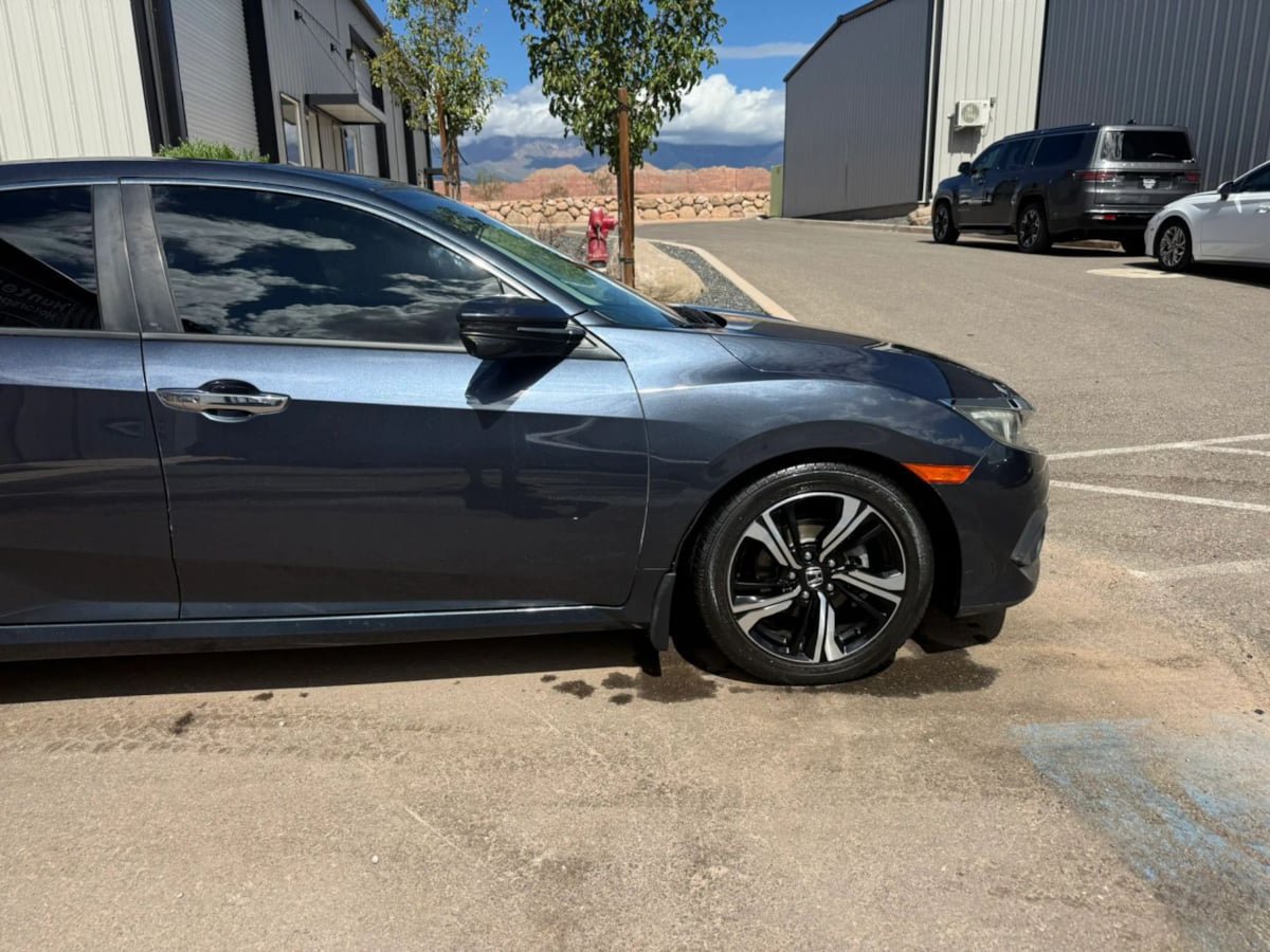 Used 2017 Honda Civic Touring image 11