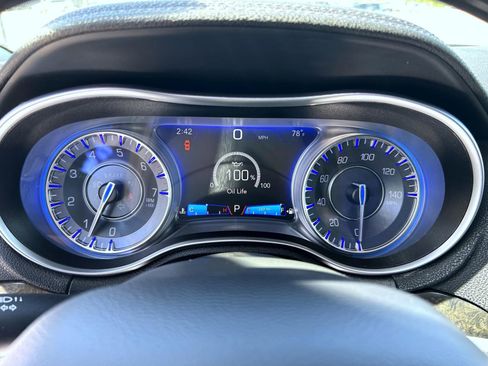 Used 2017 Chrysler 300 C RWD image 14