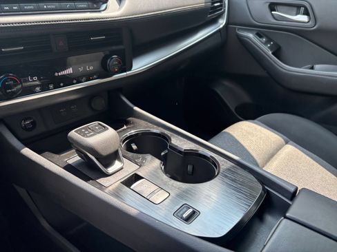 Used 2026 Nissan Rogue SV FWD image 38