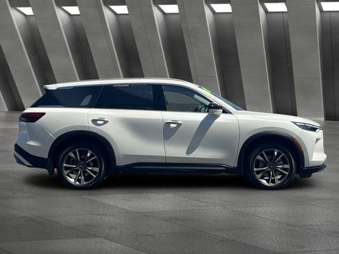 Used 2022 INFINITI QX60 Luxe w/ Cargo Package FWD image 3