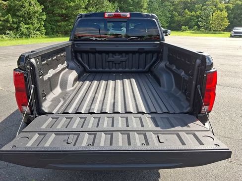 Used 2024 Chevrolet Colorado Z71 w/ Z71 Convenience Package 2 AWD/4WD image 28