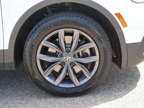 Certified 2022 Volkswagen Tiguan SE AWD/4WD image 9