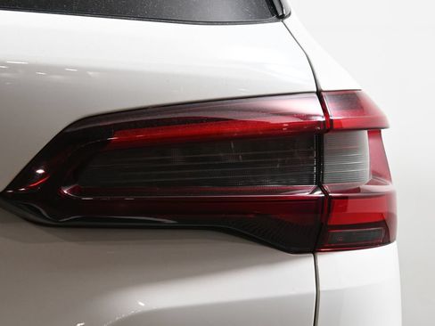 Used 2022 BMW X5 xDrive40i w/ Premium Package AWD/4WD image 13