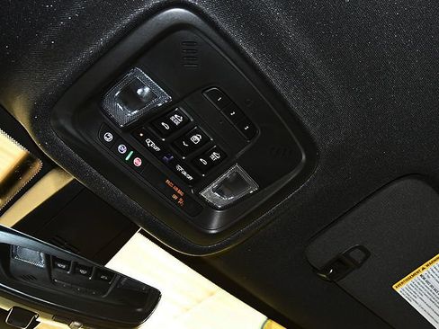 Used 2023 Chevrolet Traverse LT w/ LT Premium Package AWD/4WD image 26