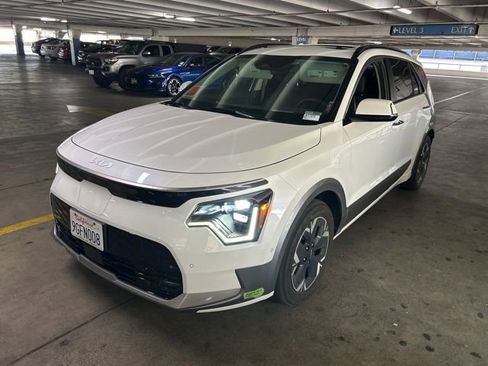 Certified 2023 Kia Niro Wave FWD image 5