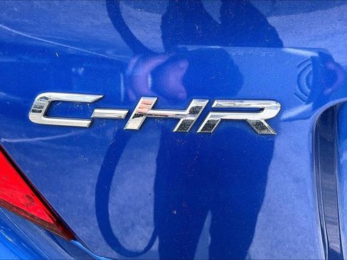 Used 2018 Toyota C-HR XLE FWD image 7