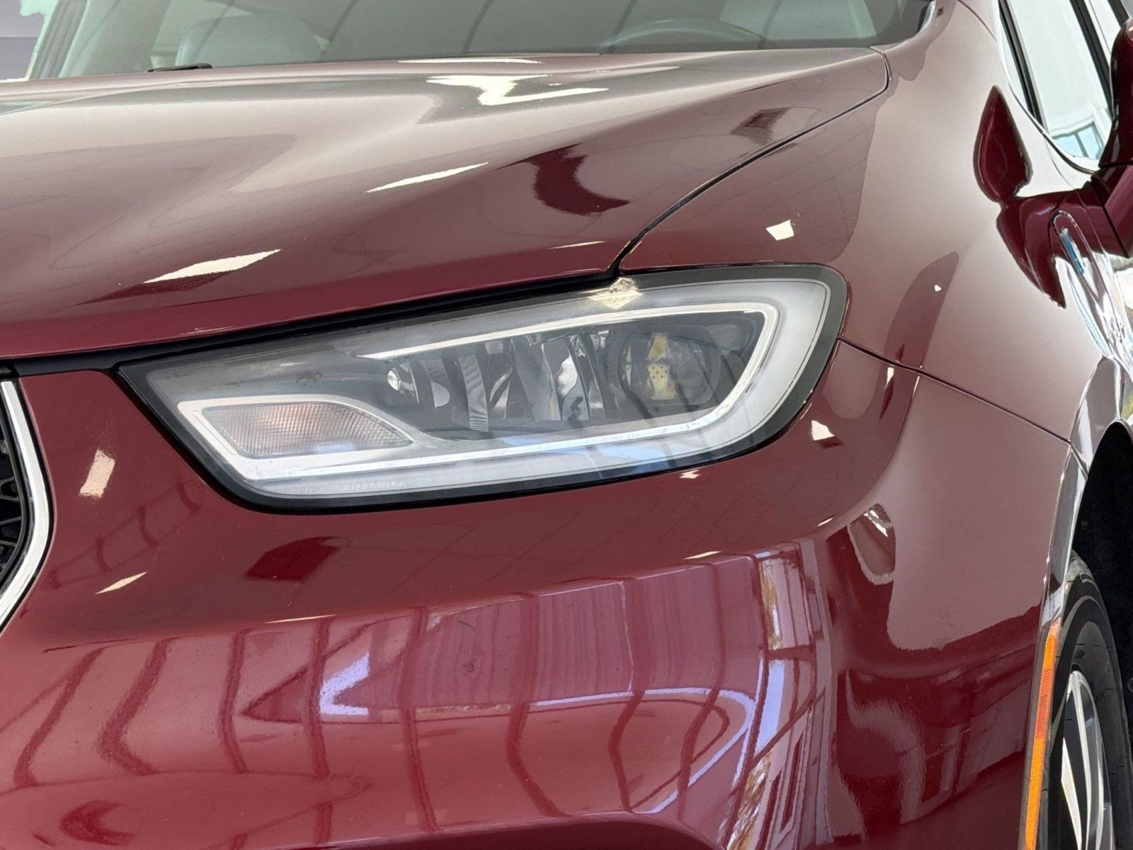 Used 2021 Chrysler Pacifica Touring-L w/ Uconnect Theater Family Group FWD image 11