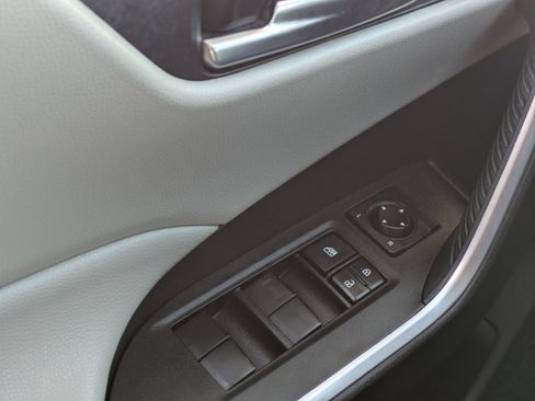 Used 2021 Toyota RAV4 XLE image 27