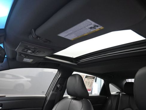 Used 2022 Toyota Avalon XLE w/ Moonroof Package FWD image 11
