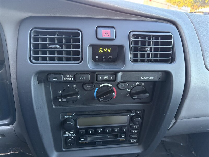 Used 2001 Toyota 4Runner SR5 RWD image 18
