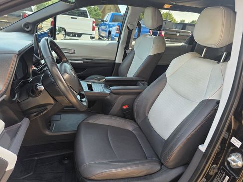 Used 2023 Toyota Sienna XSE w/ XSE Plus Package AWD/4WD image 13