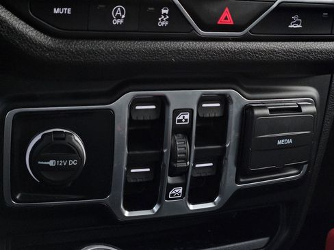 Used 2024 Jeep Gladiator Sport image 24