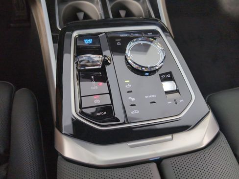 New 2025 BMW i7 xDrive60 w/ Premium Package image 15