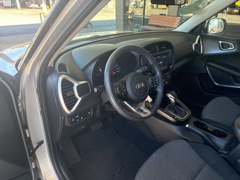 Used 2020 Kia Soul S image 9
