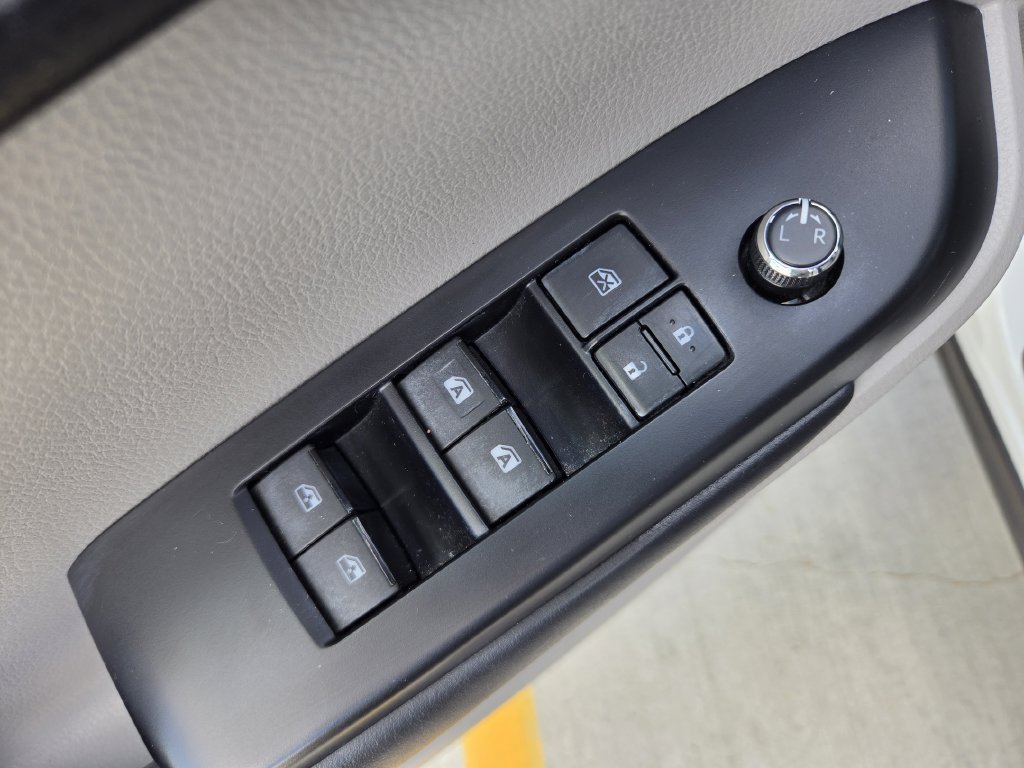 Used 2018 Toyota Highlander XLE FWD image 24