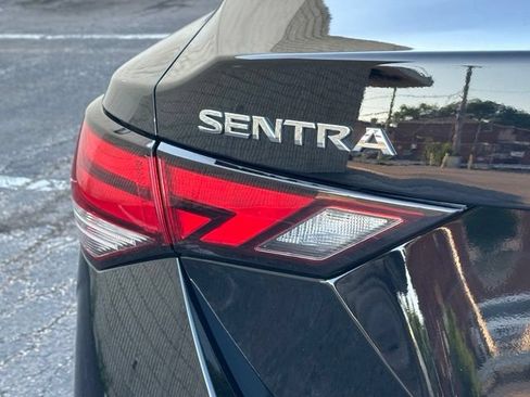 Used 2021 Nissan Sentra SV FWD image 12