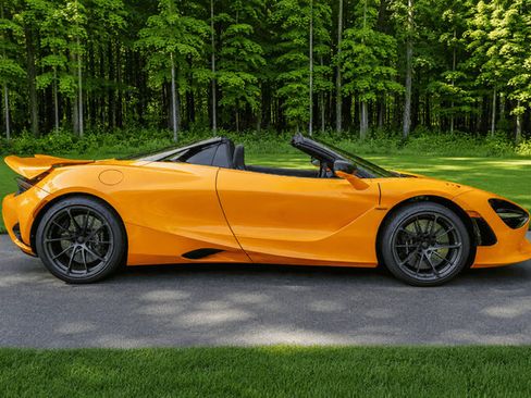 Used 2026 McLaren 750S Spider RWD image 9