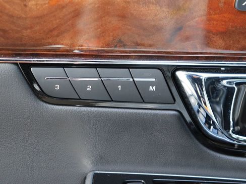 Used 2018 Jaguar XJ R-Sport image 43