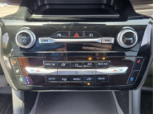 Used 2022 Ford Explorer Limited w/ Equipment Group 301A RWD image 15