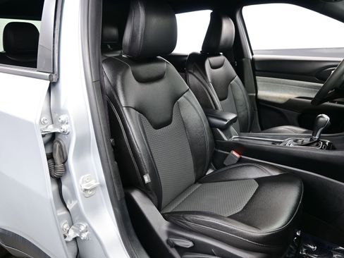 Used 2024 Jeep Compass Latitude image 13