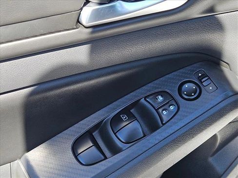 Used 2024 Nissan Altima 2.5 SV image 18