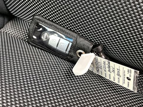 Used 2017 Nissan Pathfinder S image 15