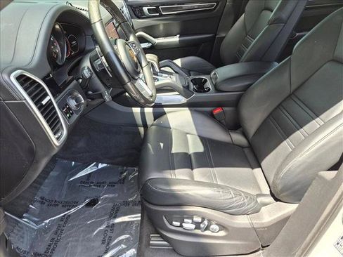 Used 2021 Porsche Cayenne Turbo AWD/4WD image 17