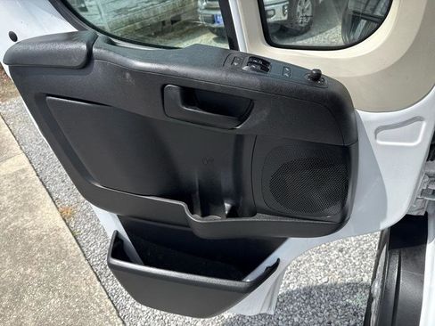 Used 2019 RAM ProMaster 2500 w/ Premium Appearance Group FWD image 14