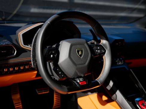 Used 2020 Lamborghini Huracan EVO image 34