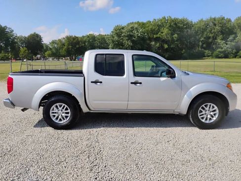 Used 2017 Nissan Frontier SV image 8