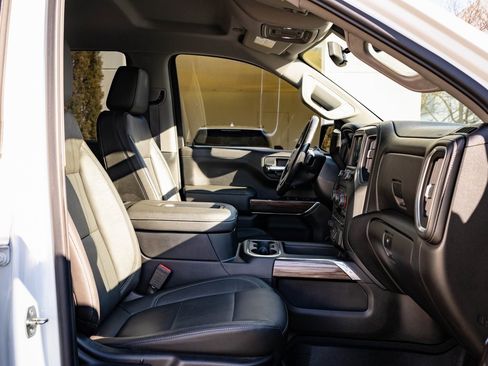 Used 2019 Chevrolet Silverado 1500 RST image 22