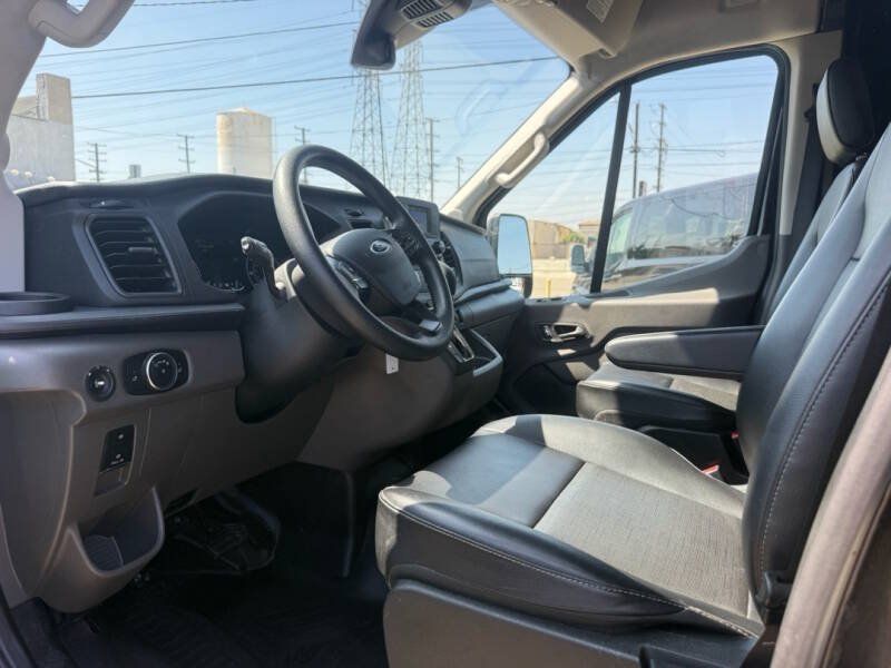 Used 2025 Ford Transit 250 148 Medium Roof RWD image 15