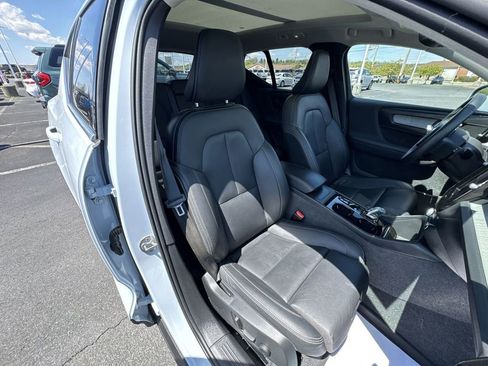 Used 2024 Volvo XC40 B5 Plus w/ Protection Package Premier AWD/4WD image 32