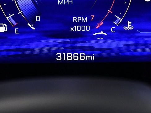 Used 2025 Chevrolet Traverse LT image 16