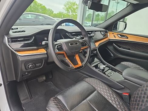 Used 2022 Jeep Grand Cherokee Summit AWD/4WD image 36