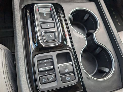 Used 2025 Honda Pilot Touring image 15