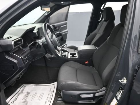 Used 2025 Toyota 4Runner SR5 AWD/4WD image 12