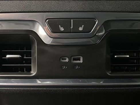 Used 2022 Chevrolet Silverado 1500 LTZ AWD/4WD image 48