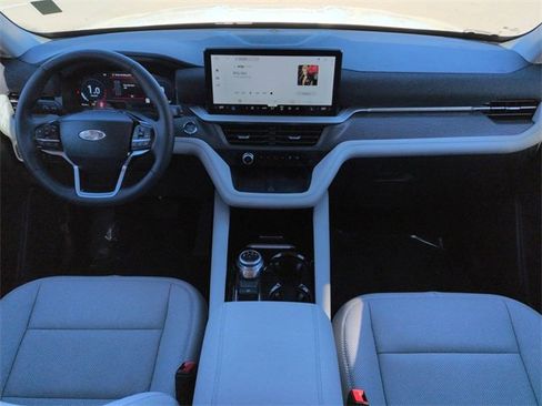 Certified 2025 Ford Explorer Platinum w/ Ultimate Package image 15
