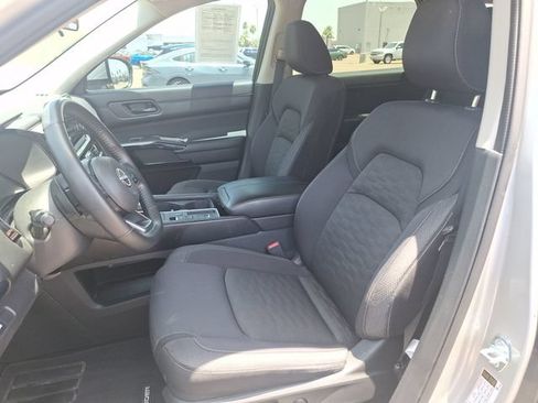 Certified 2025 Nissan Pathfinder SV FWD image 10