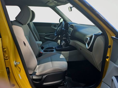 Used 2020 Kia Soul LX FWD image 11