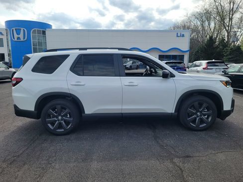 New 2026 Honda Pilot Sport image 2